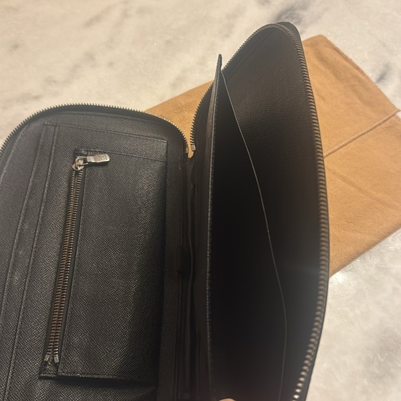 Louis Vuitton EUC Black Taiga Leather Atoll Travel Case Wallet - Picture 4 of 16